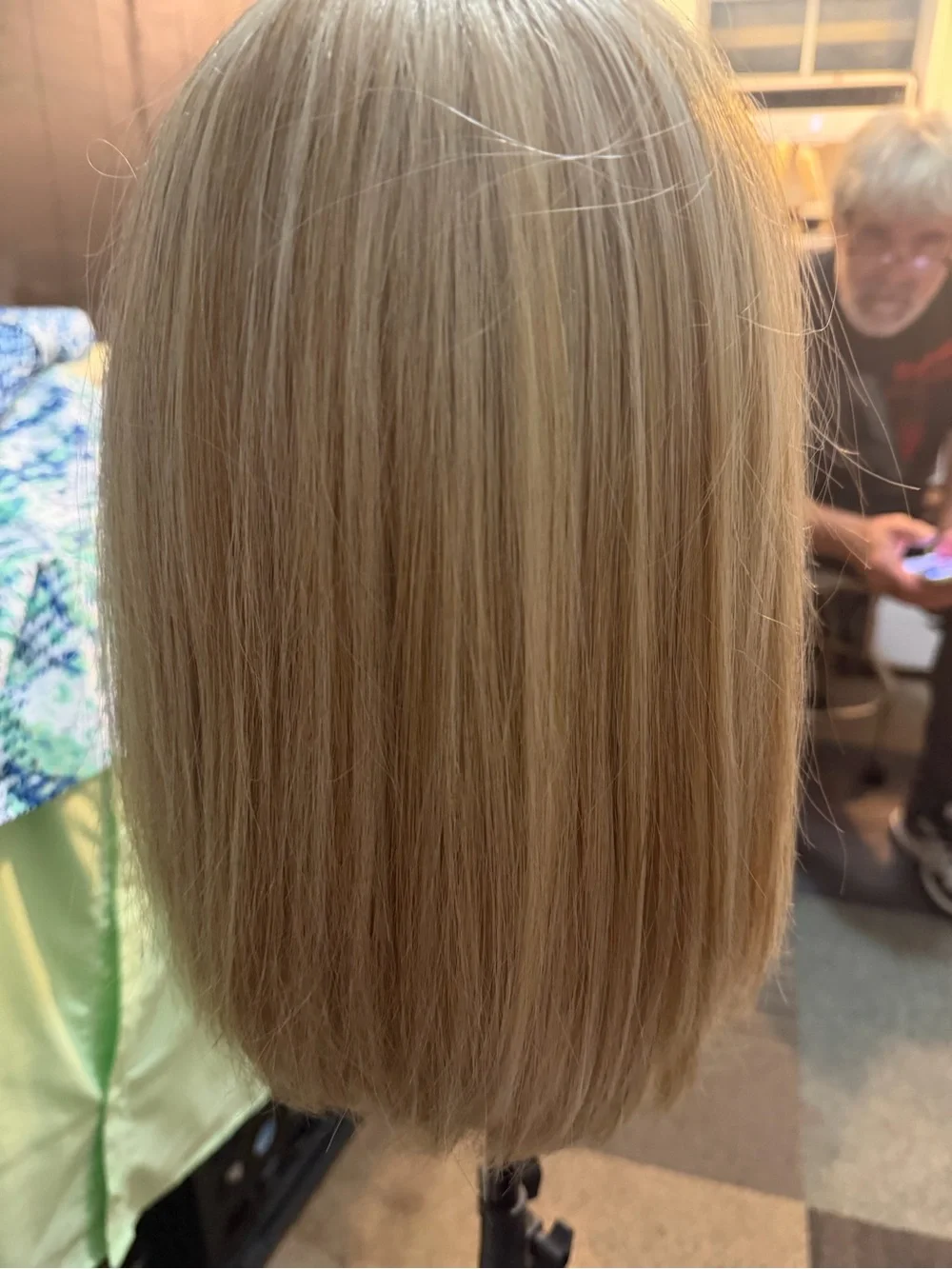 Short Layered Women’s Wig in Light Blonde - Versatile Everyday Style